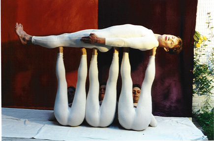 Liegestuhl (Eigenkreation der Akrobatikgruppe Rembrandt)